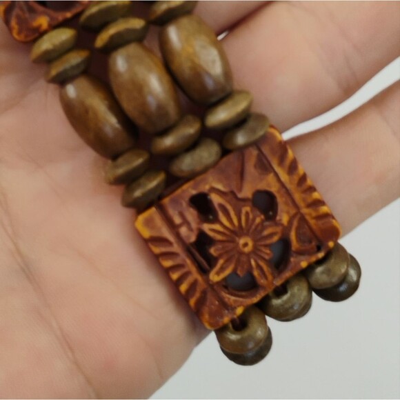 Hawaiian Beaded Wood Bracelet with Engraved Floral Plastic Rectangular Beads - Picture 9 of 10